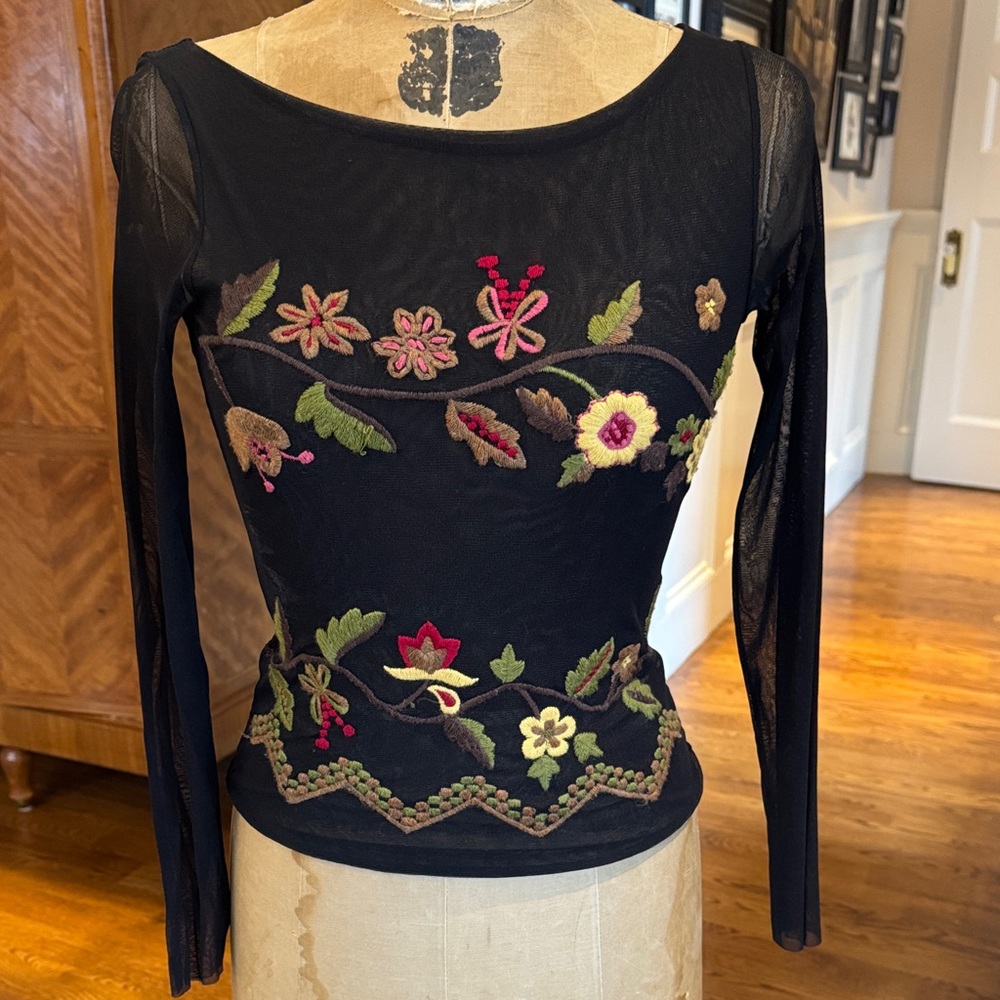 Floral Embroidered Italian Black Mesh Top med